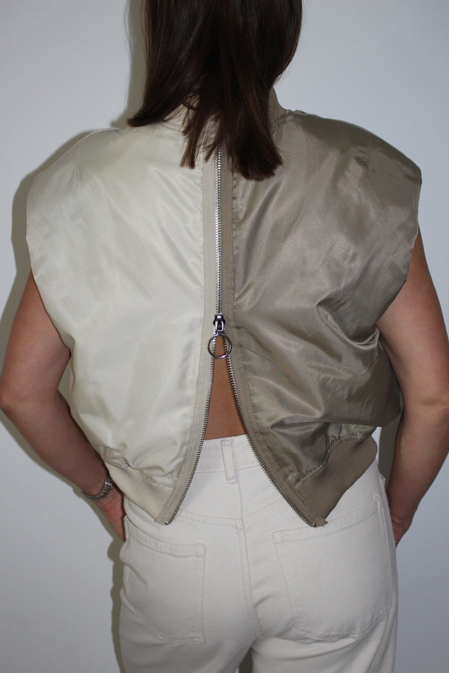 RE-SLEEVELESS BOMBER JACKET TAUPE-CREAM (S-XL)