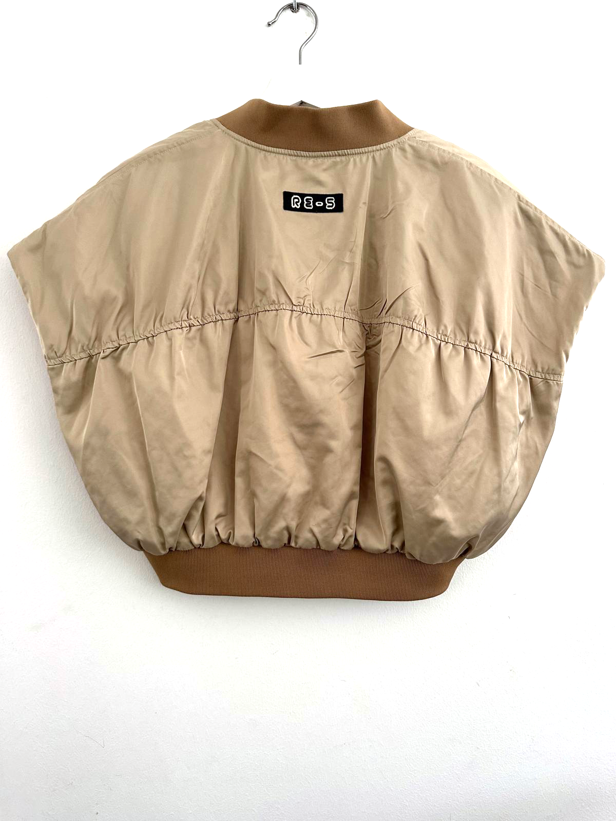 RE-SLEEVELESS BOMBER JACKET TAUPE (XS-L)